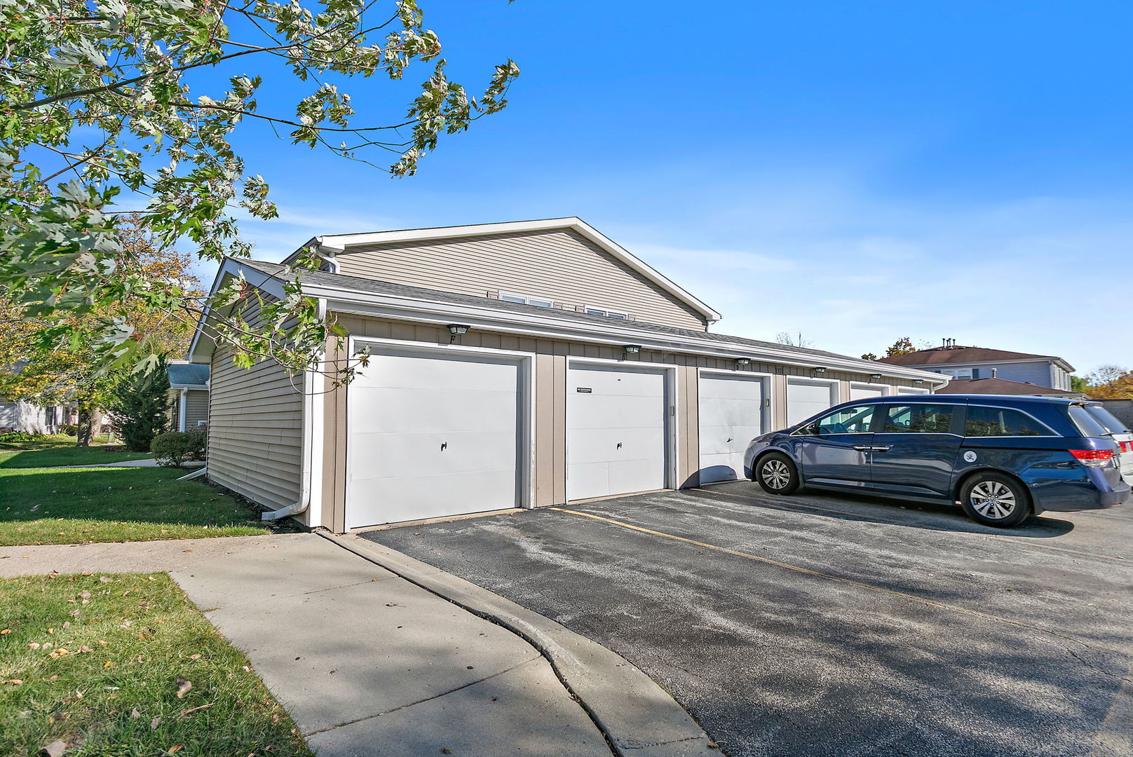 1311 Kingsbury Drive #E, Hanover Park, IL 60133