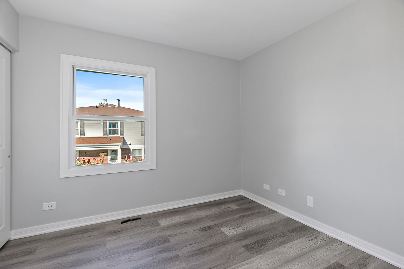 1311 Kingsbury Drive #E, Hanover Park, IL 60133