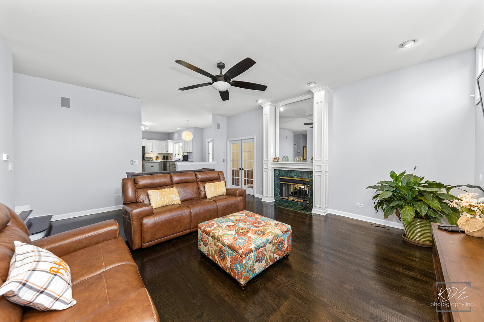 940 Burnham Court, Aurora, IL 60502