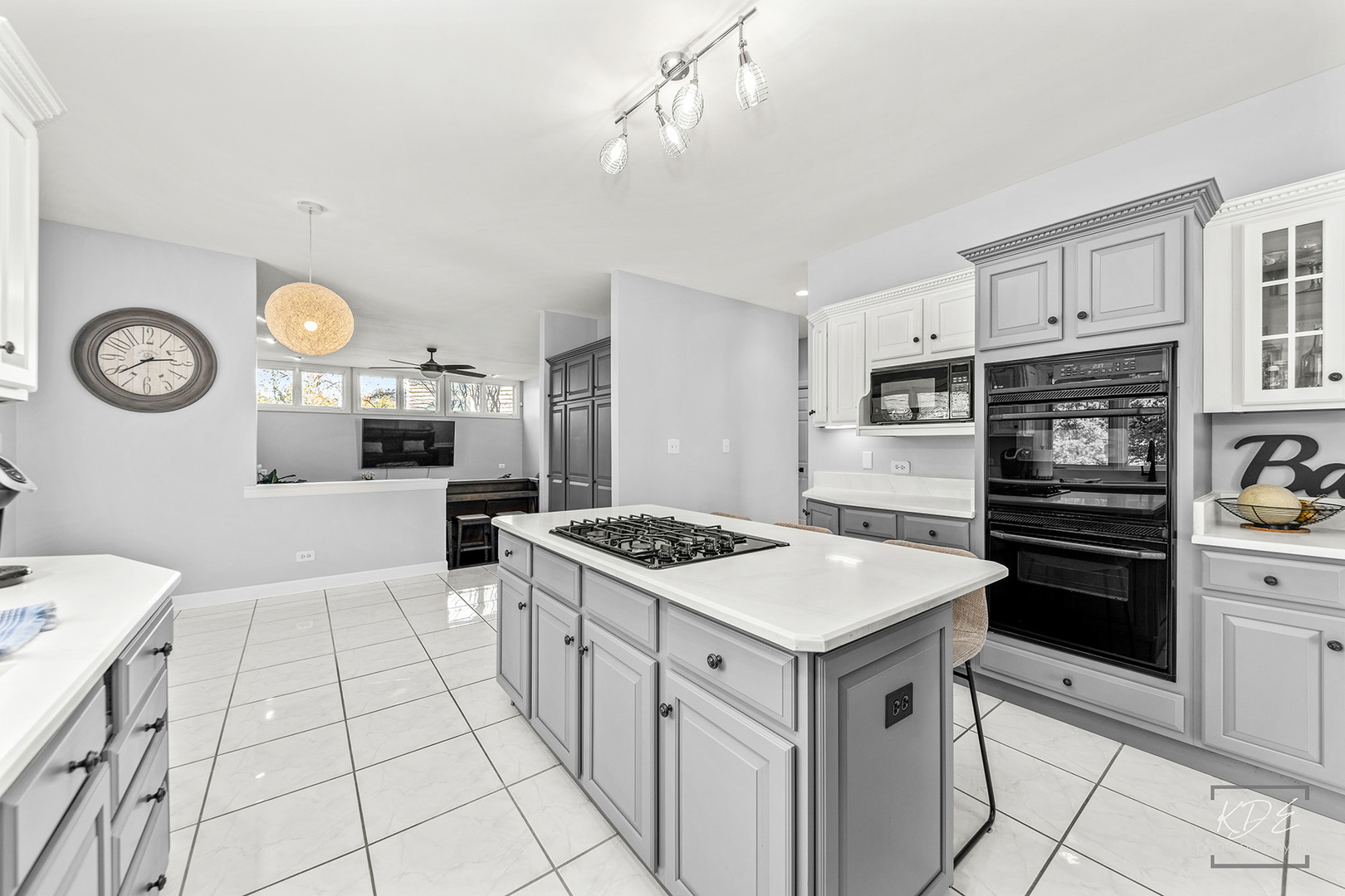 940 Burnham Court, Aurora, IL 60502