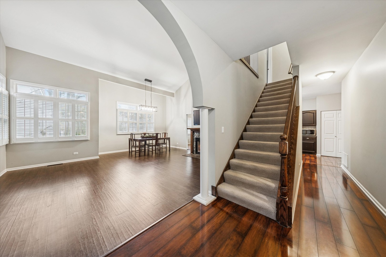 315 Regal Court, Clarendon Hills, IL 60514