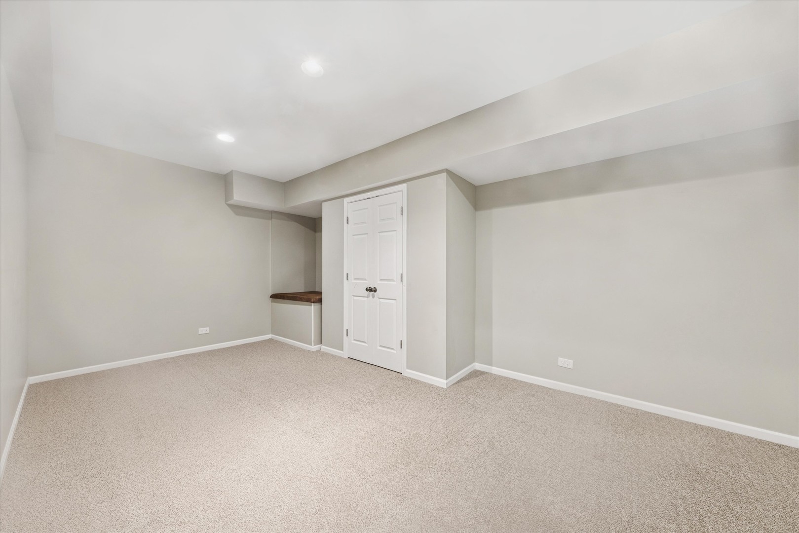 315 Regal Court, Clarendon Hills, IL 60514