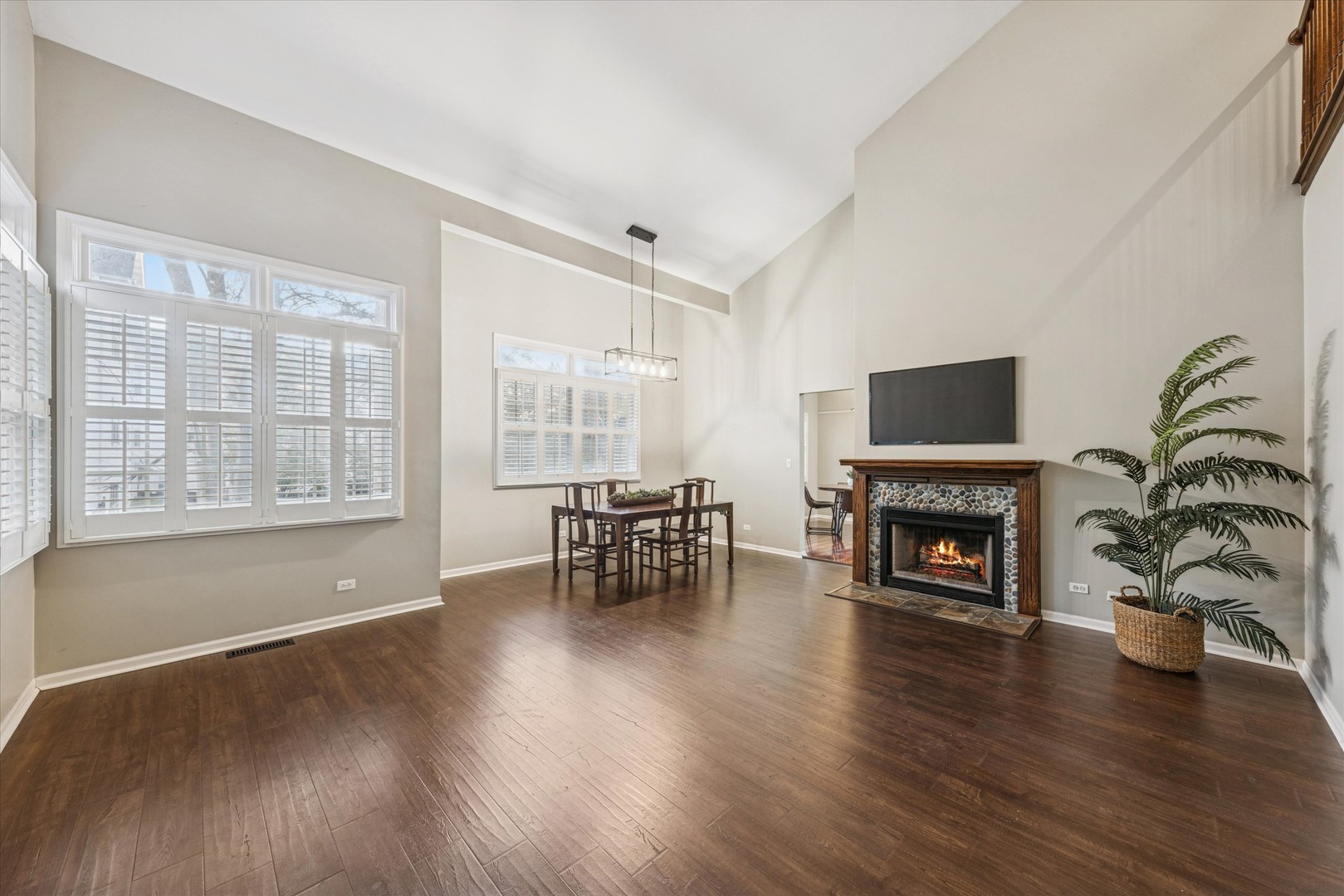 315 Regal Court, Clarendon Hills, IL 60514