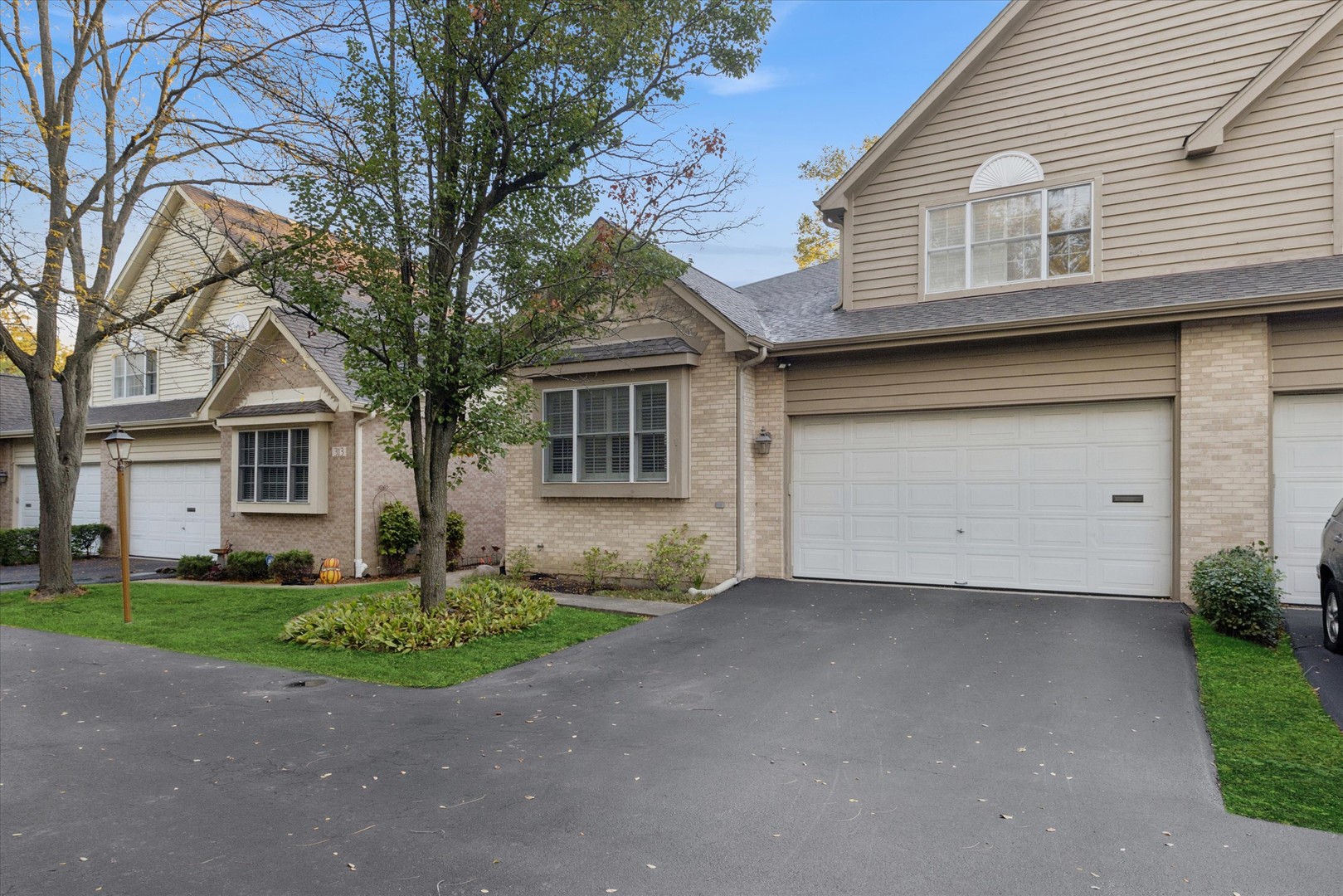315 Regal Court, Clarendon Hills, IL 60514