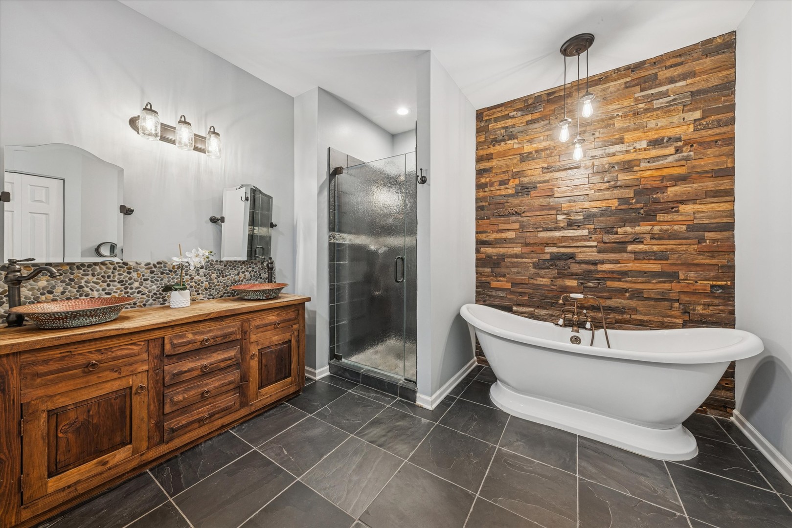 315 Regal Court, Clarendon Hills, IL 60514