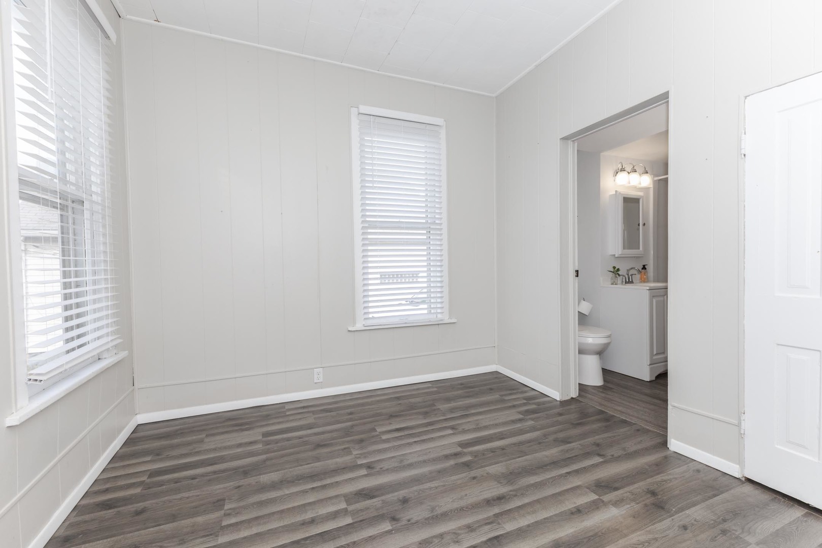 1515 W Market Street, Bloomington, IL 61701