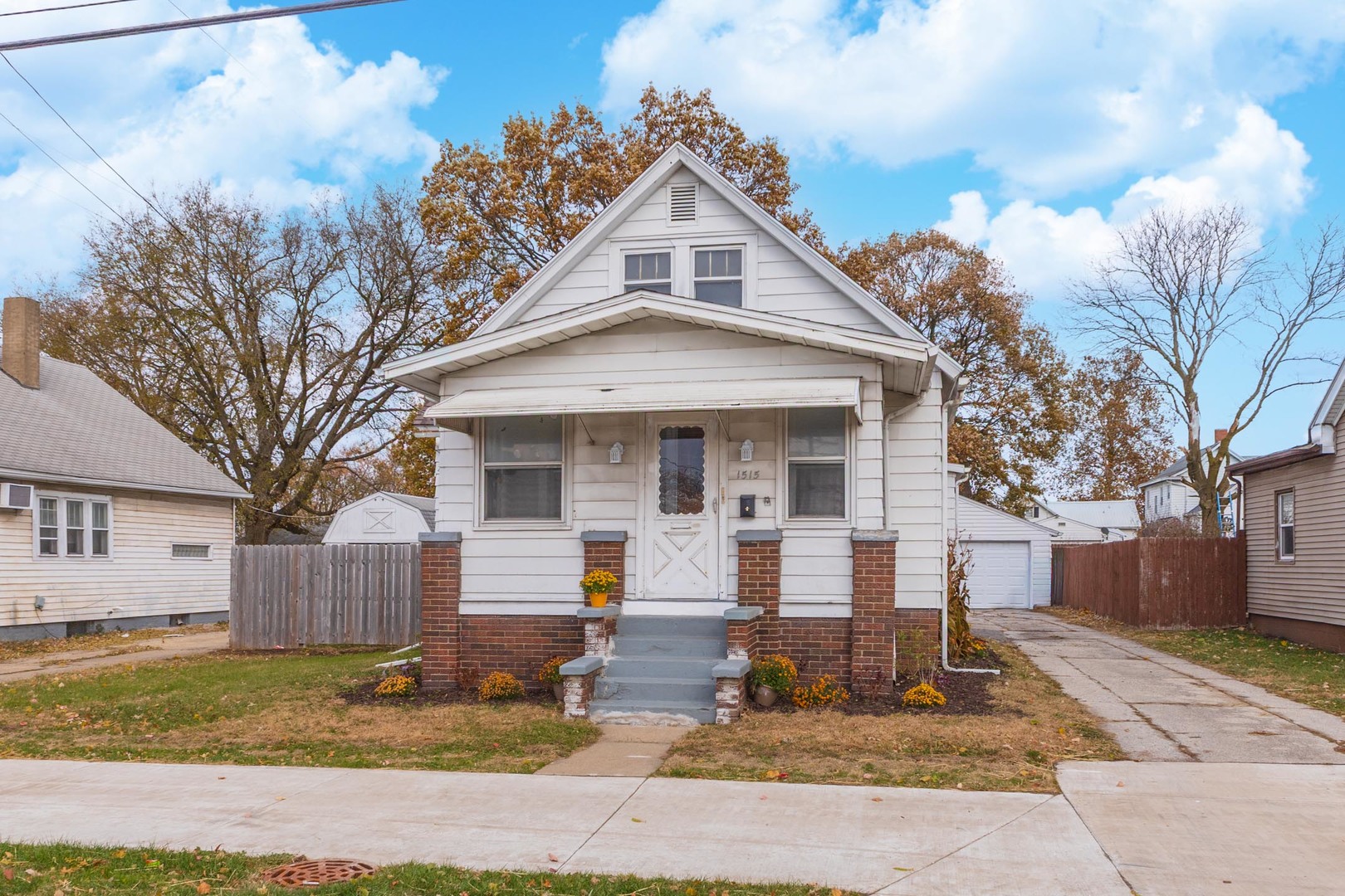 1515 W Market Street, Bloomington, IL 61701