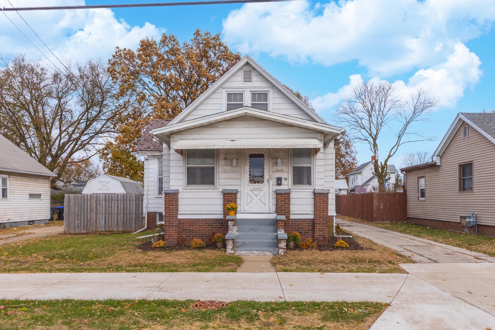 1515 W Market Street, Bloomington, IL 61701