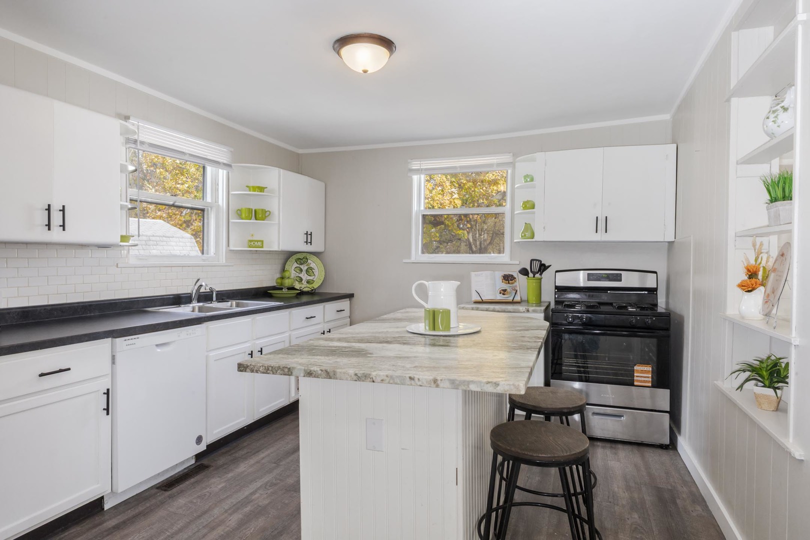 1515 W Market Street, Bloomington, IL 61701