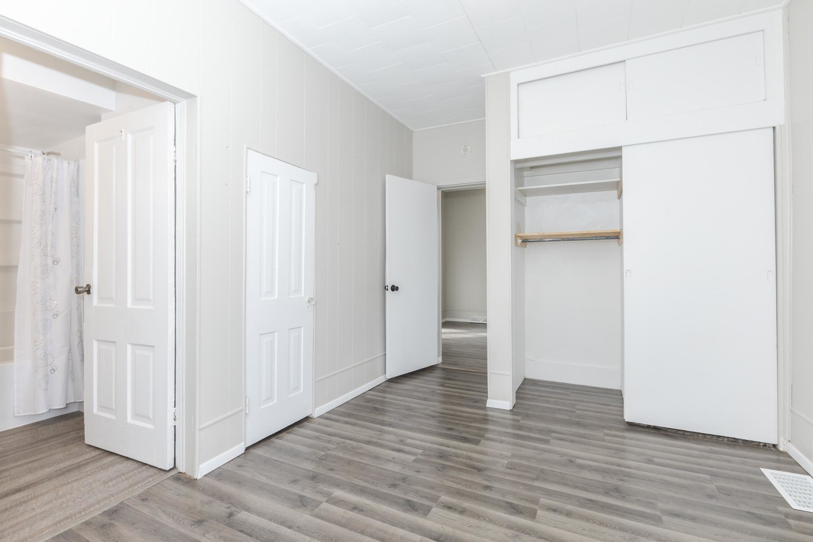 1515 W Market Street, Bloomington, IL 61701