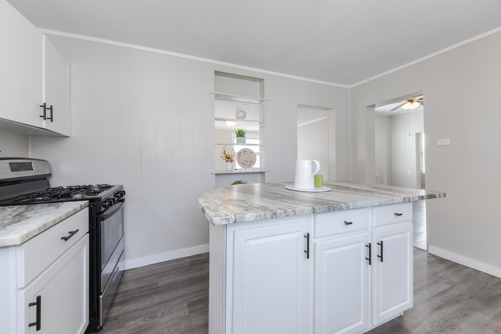 1515 W Market Street, Bloomington, IL 61701