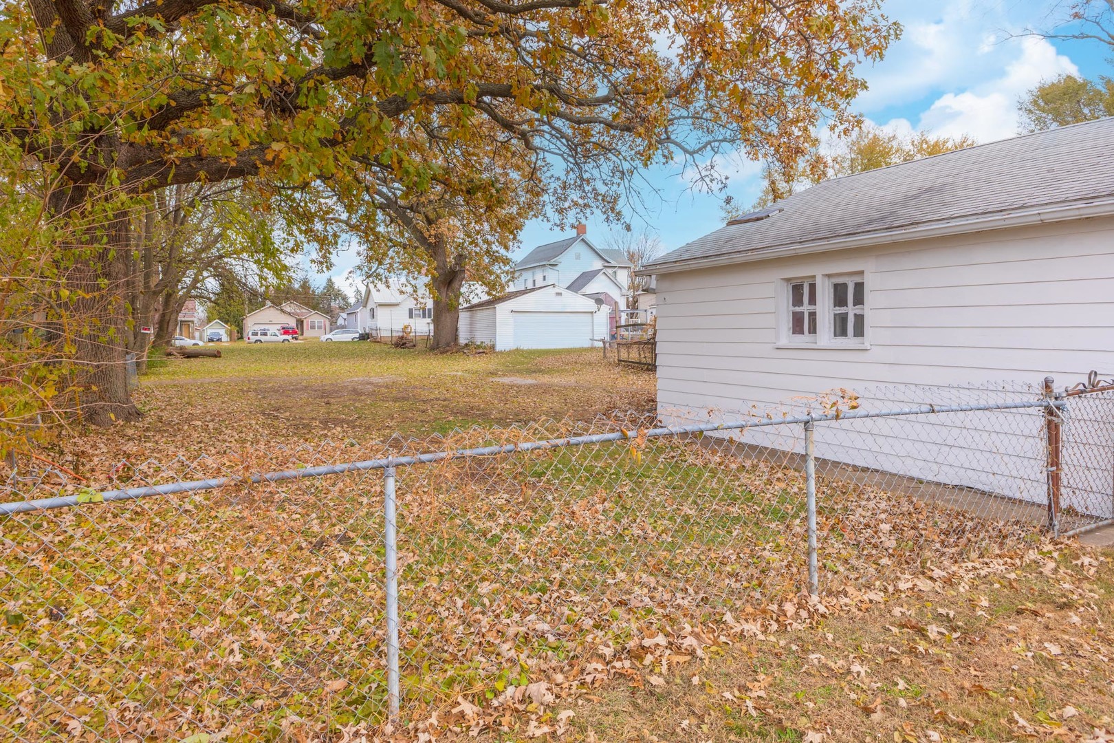 1515 W Market Street, Bloomington, IL 61701