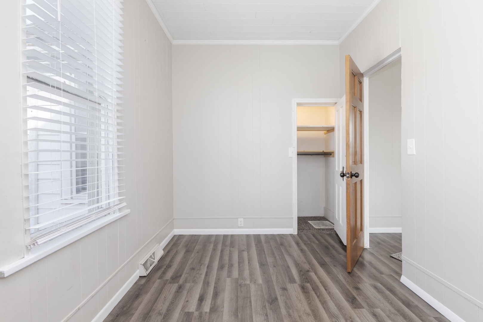 1515 W Market Street, Bloomington, IL 61701