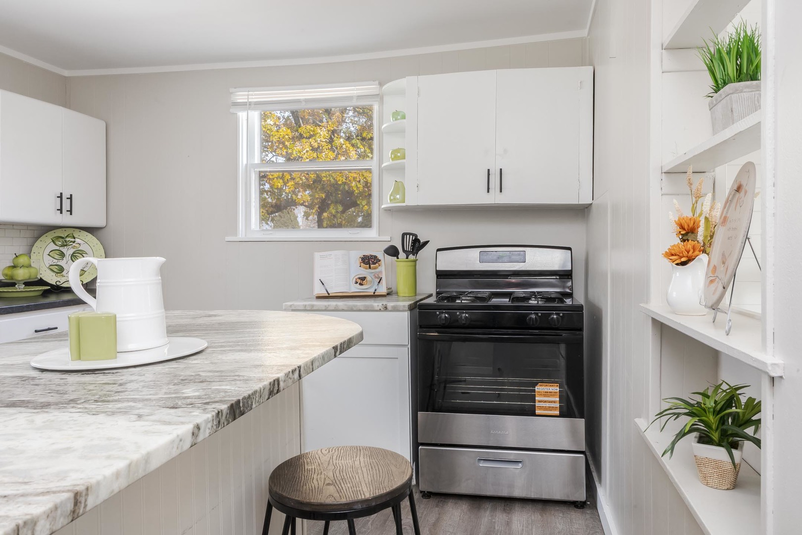 1515 W Market Street, Bloomington, IL 61701