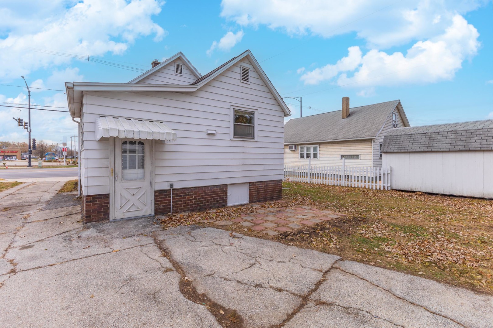 1515 W Market Street, Bloomington, IL 61701