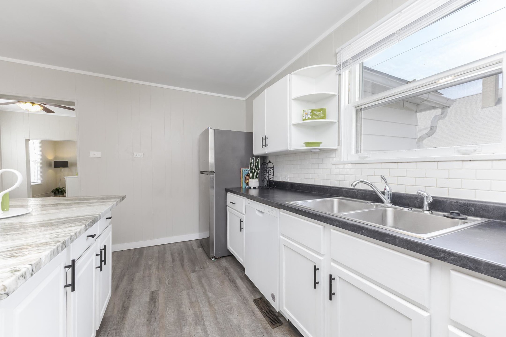 1515 W Market Street, Bloomington, IL 61701