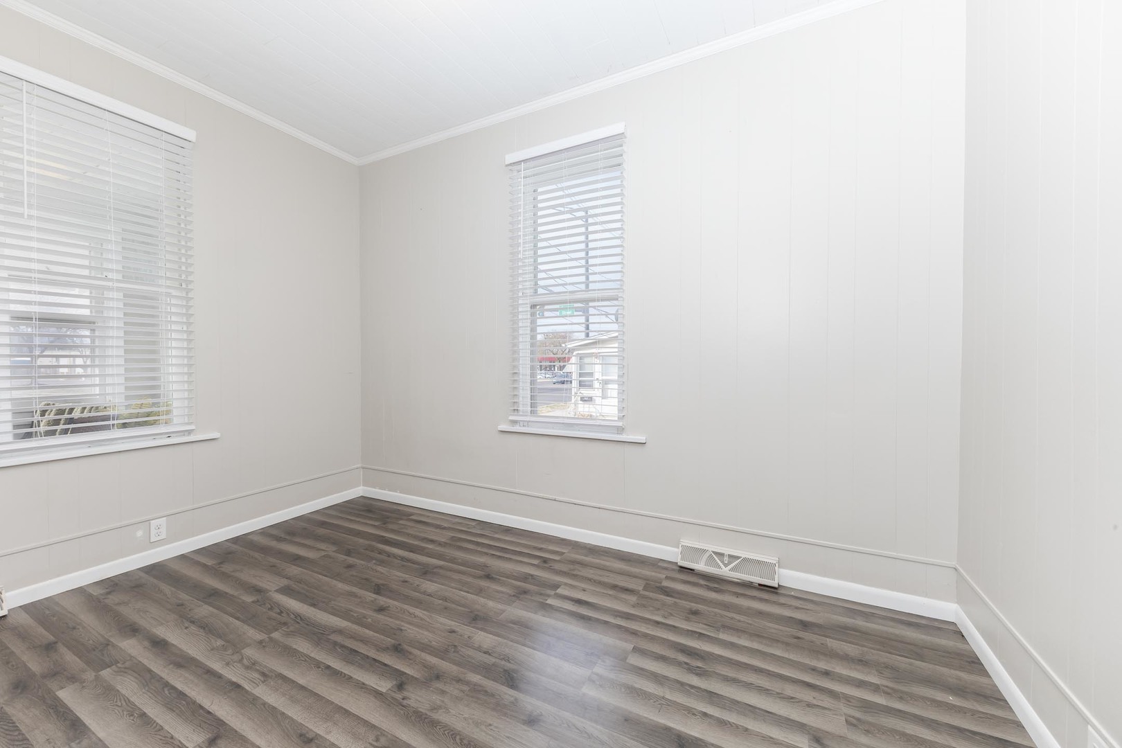 1515 W Market Street, Bloomington, IL 61701