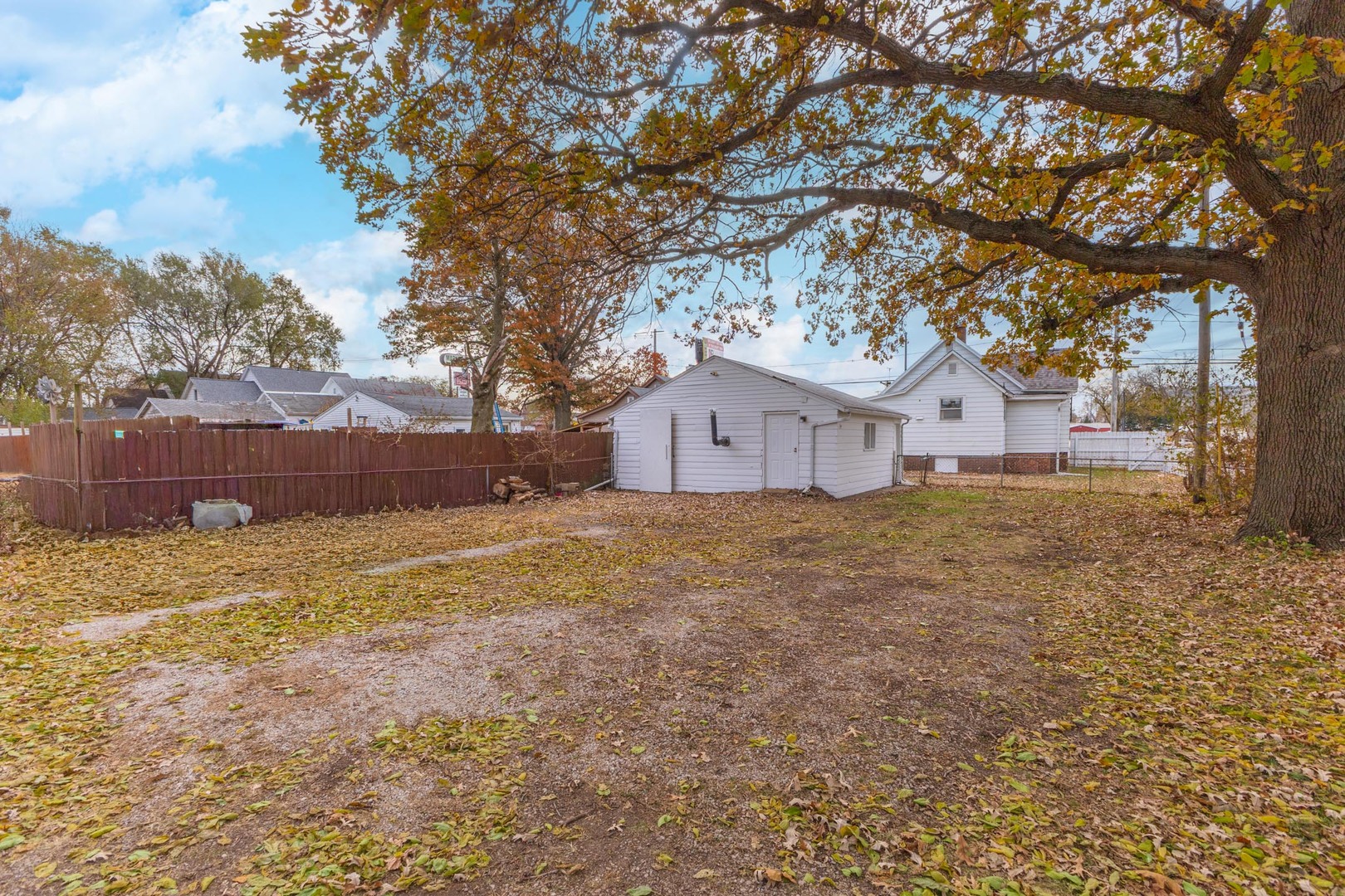 1515 W Market Street, Bloomington, IL 61701