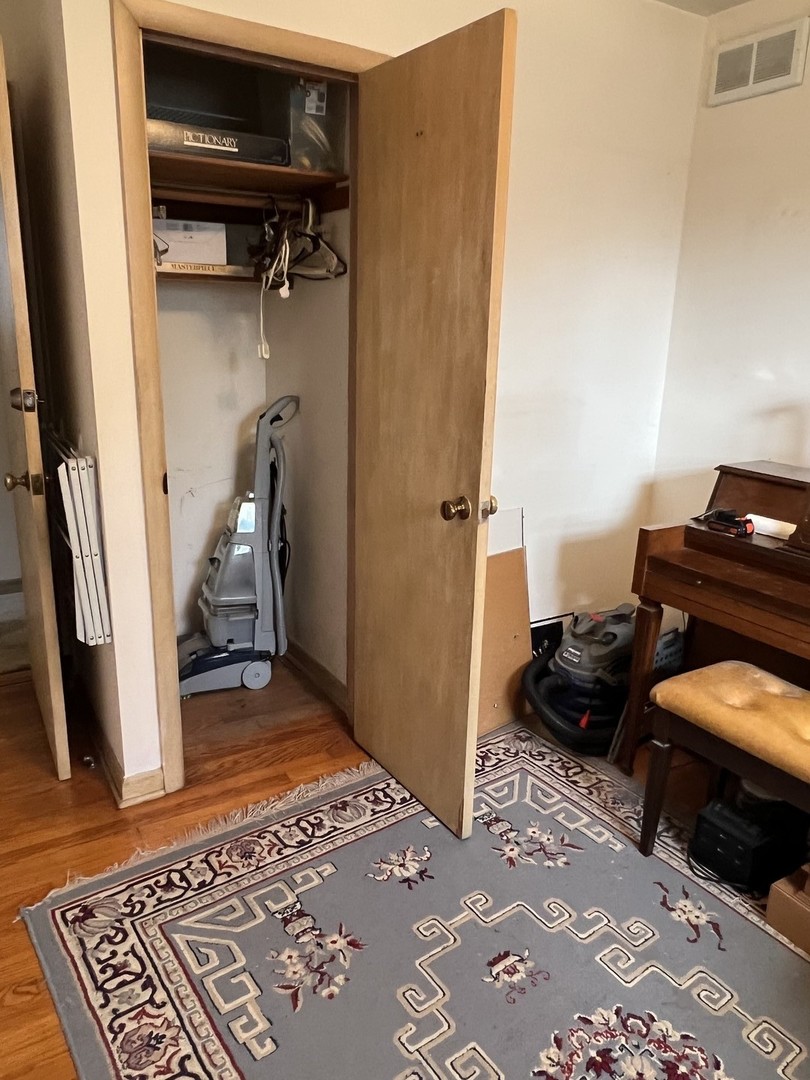 9711 Mclean Avenue, Melrose Park, IL 60164