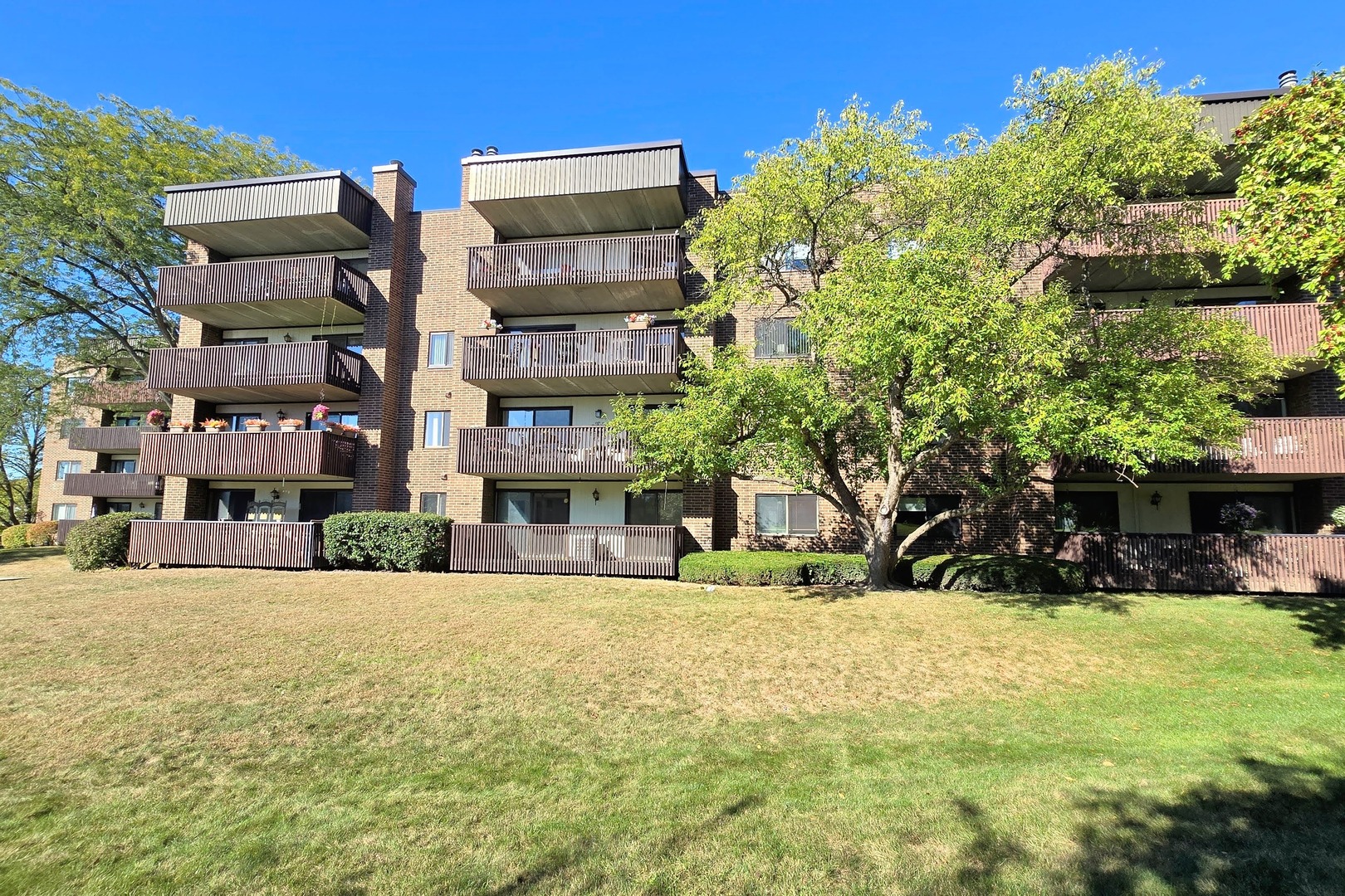 650 Whitney Court #108, Gurnee, IL 60031