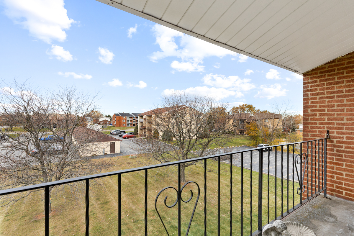 9860 W 153rd Street #312, Orland Park, IL 60462