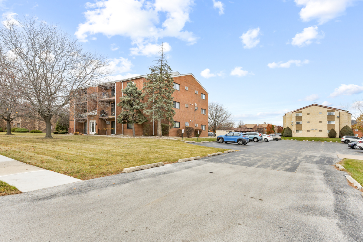 9860 W 153rd Street #312, Orland Park, IL 60462