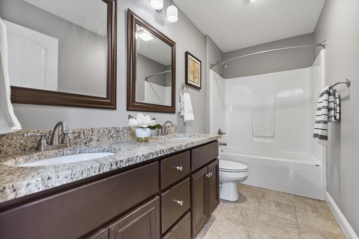 1525 Stoneroller Circle, Bloomington, IL 61705