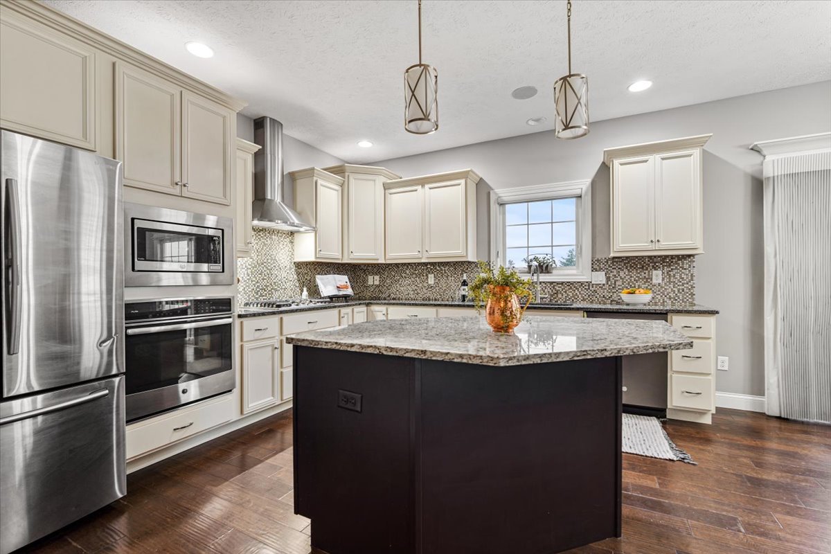 1525 Stoneroller Circle, Bloomington, IL 61705