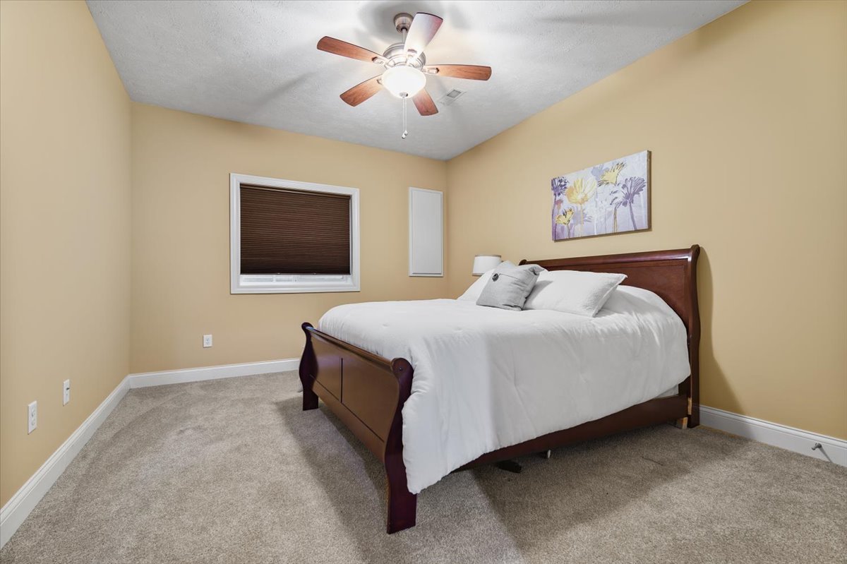 1525 Stoneroller Circle, Bloomington, IL 61705