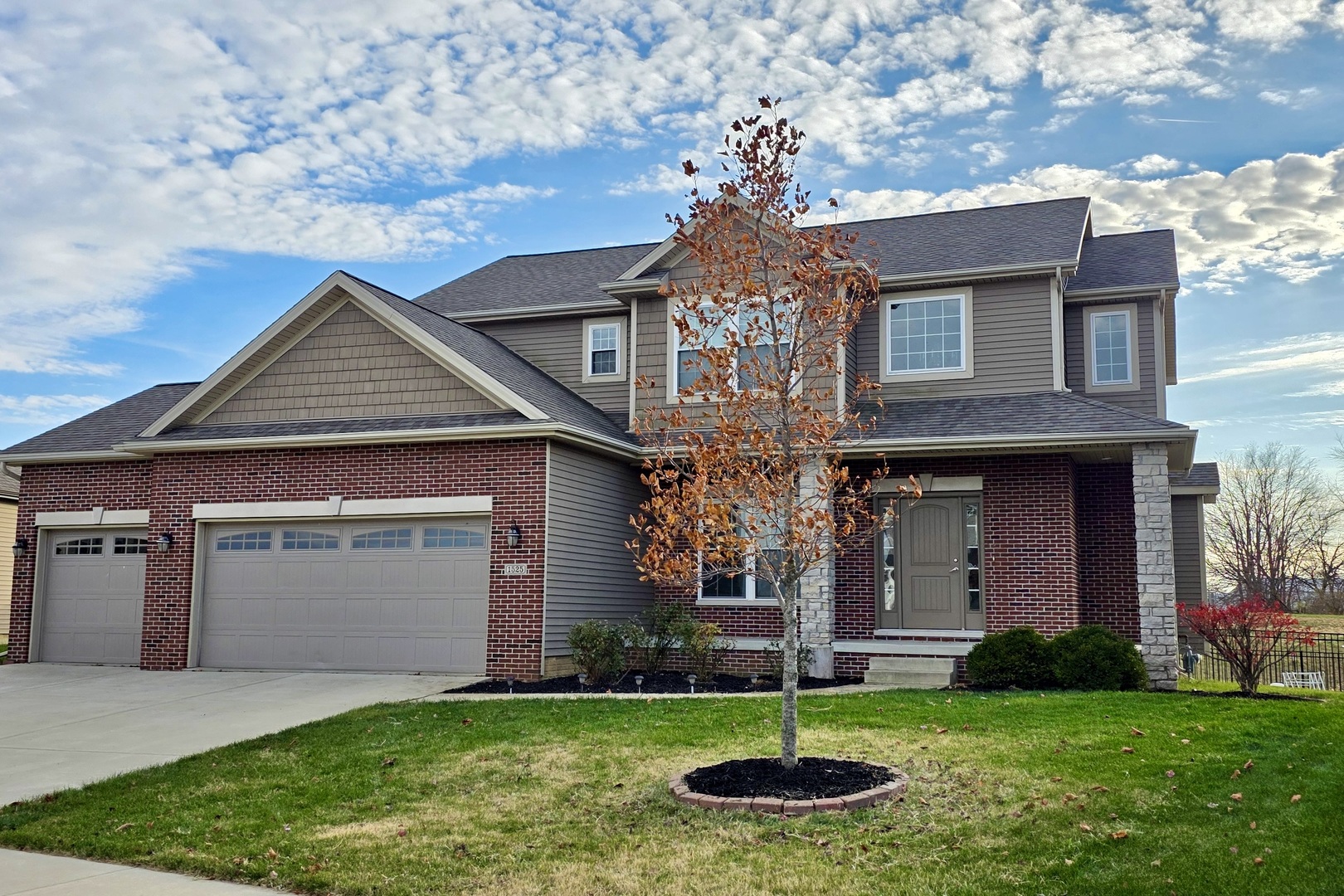 1525 Stoneroller Circle, Bloomington, IL 61705