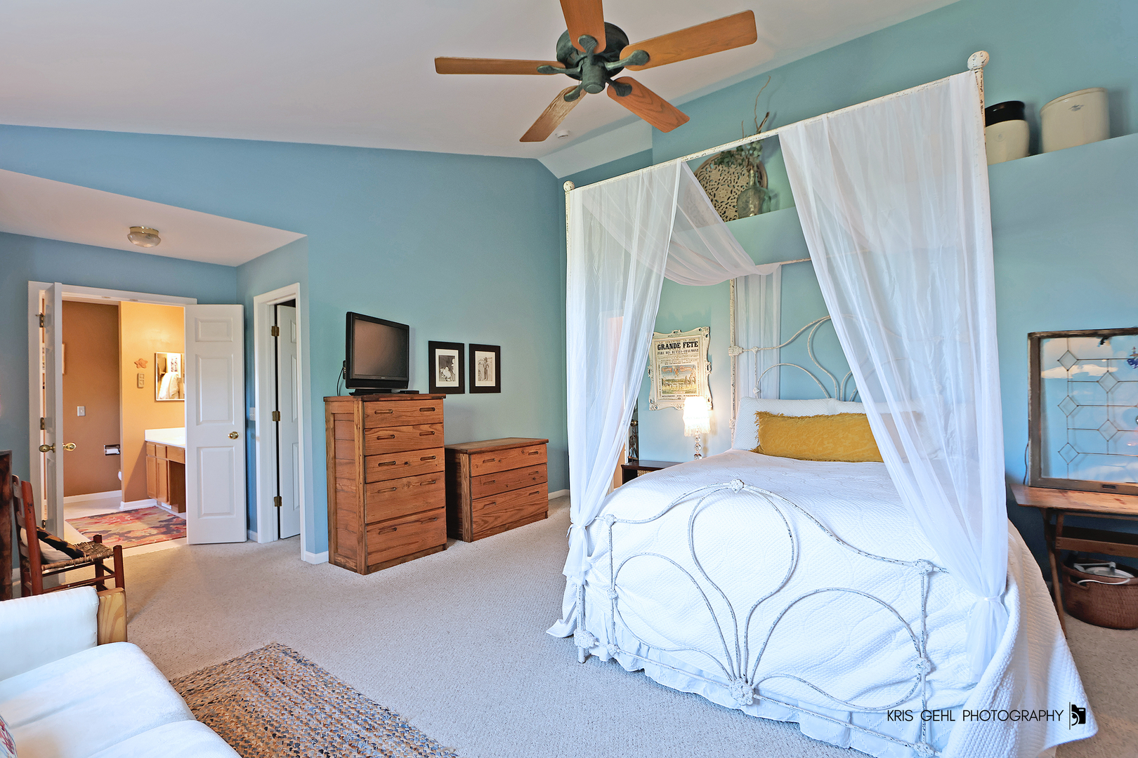 2726 Providence Lane, Lindenhurst, IL 60046