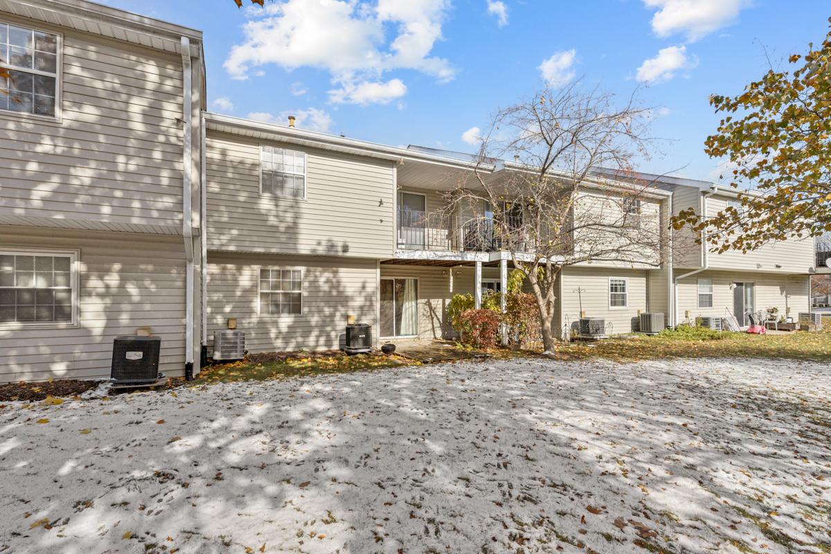 40 Victoria Lane #G, Streamwood, IL 60107