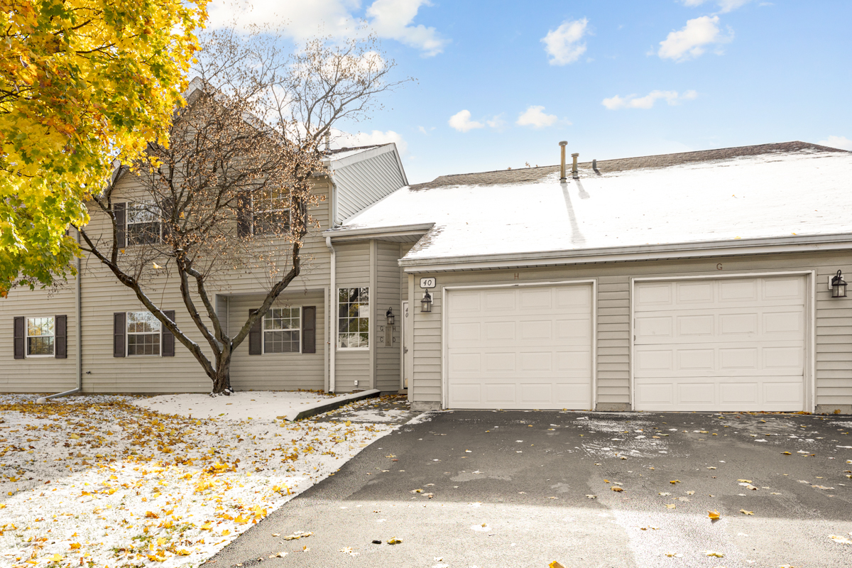 40 Victoria Lane #G, Streamwood, IL 60107