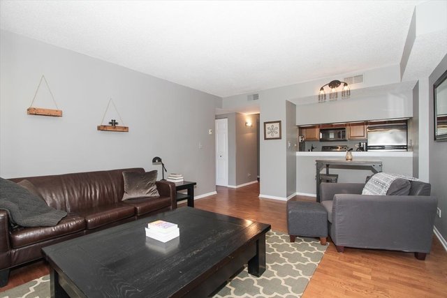 511 Aurora Avenue #416, Naperville, IL 60540