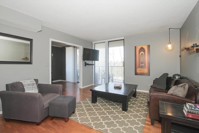 511 Aurora Avenue #416, Naperville, IL 60540