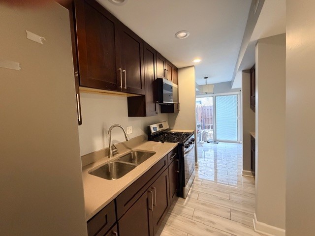 6W Fernwood Drive, Bolingbrook, IL 60440