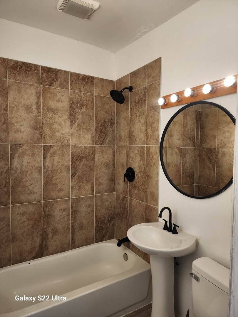 8909 S Houston Avenue #1, Chicago, IL 60617