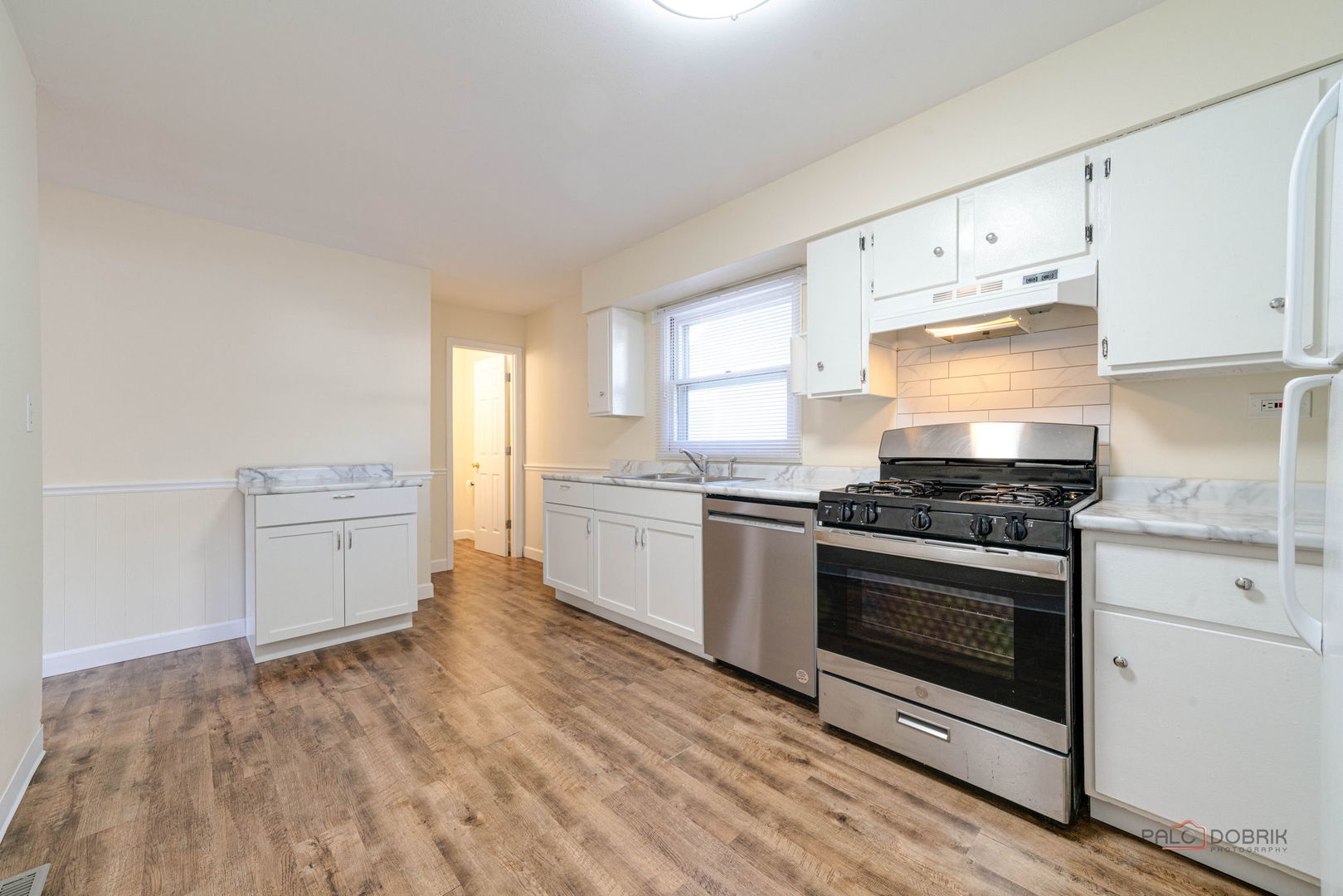 209 E Pineview Drive, Round Lake Park, IL 60073