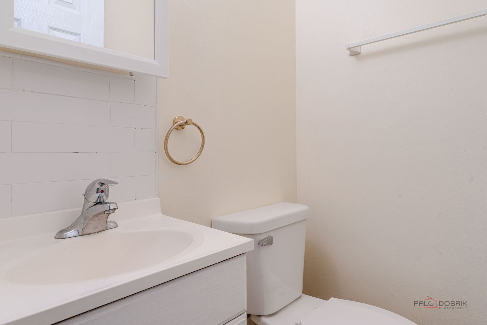 209 E Pineview Drive, Round Lake Park, IL 60073