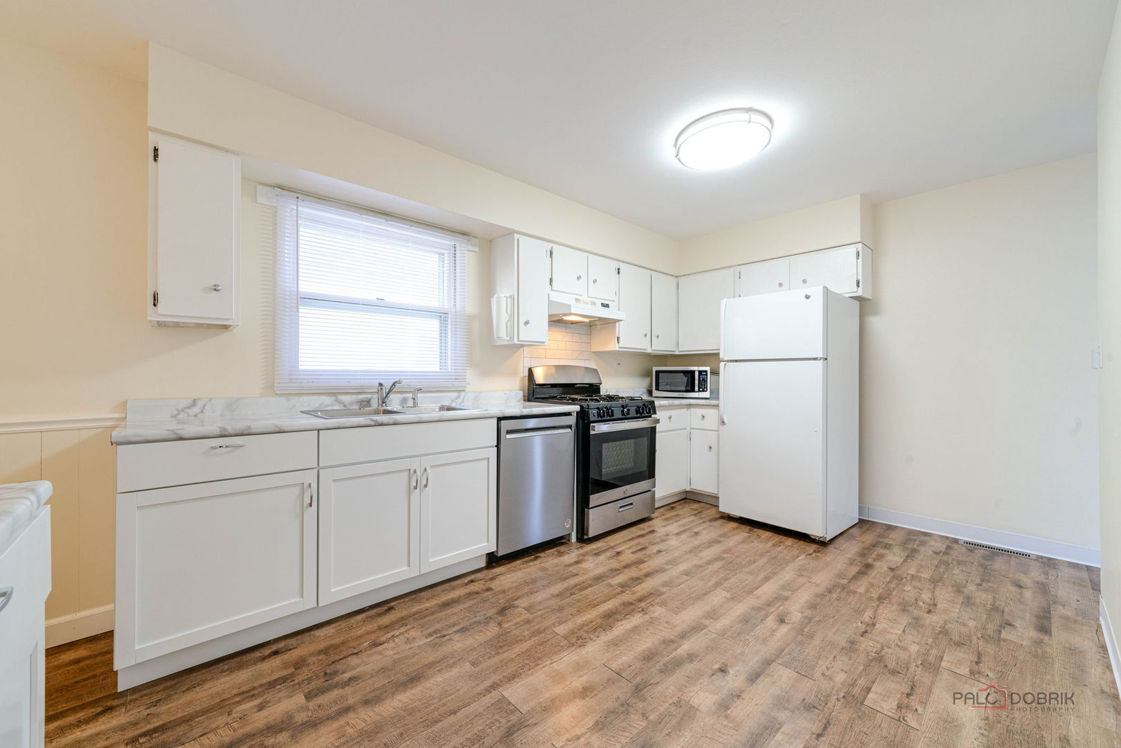 209 E Pineview Drive, Round Lake Park, IL 60073