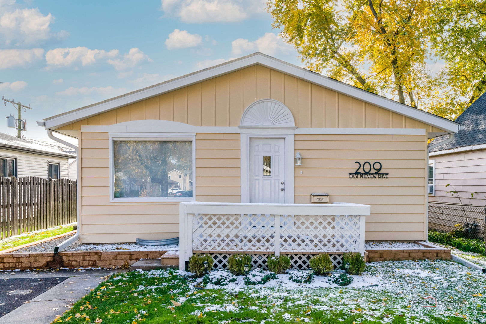 209 E Pineview Drive, Round Lake Park, IL 60073