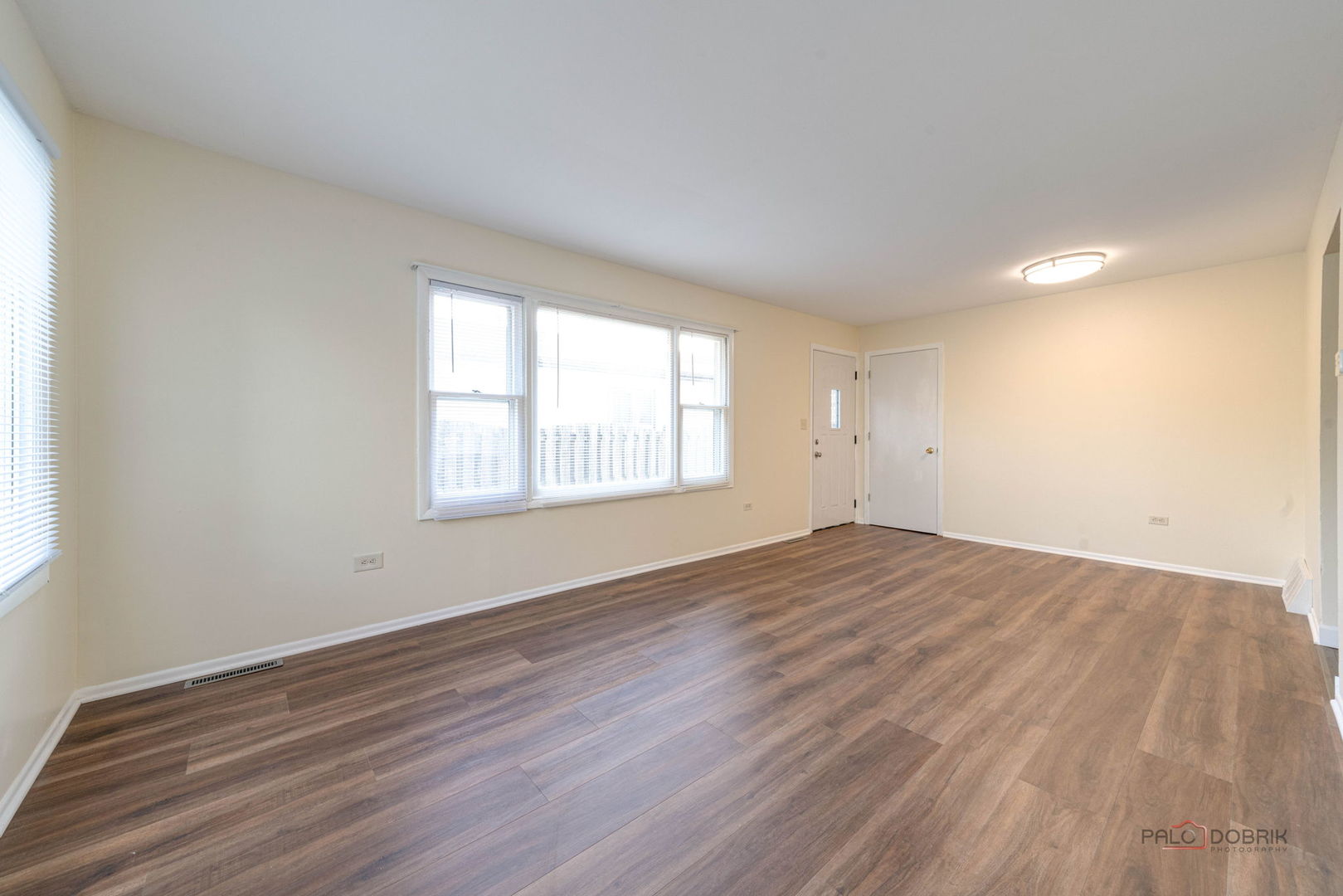 209 E Pineview Drive, Round Lake Park, IL 60073