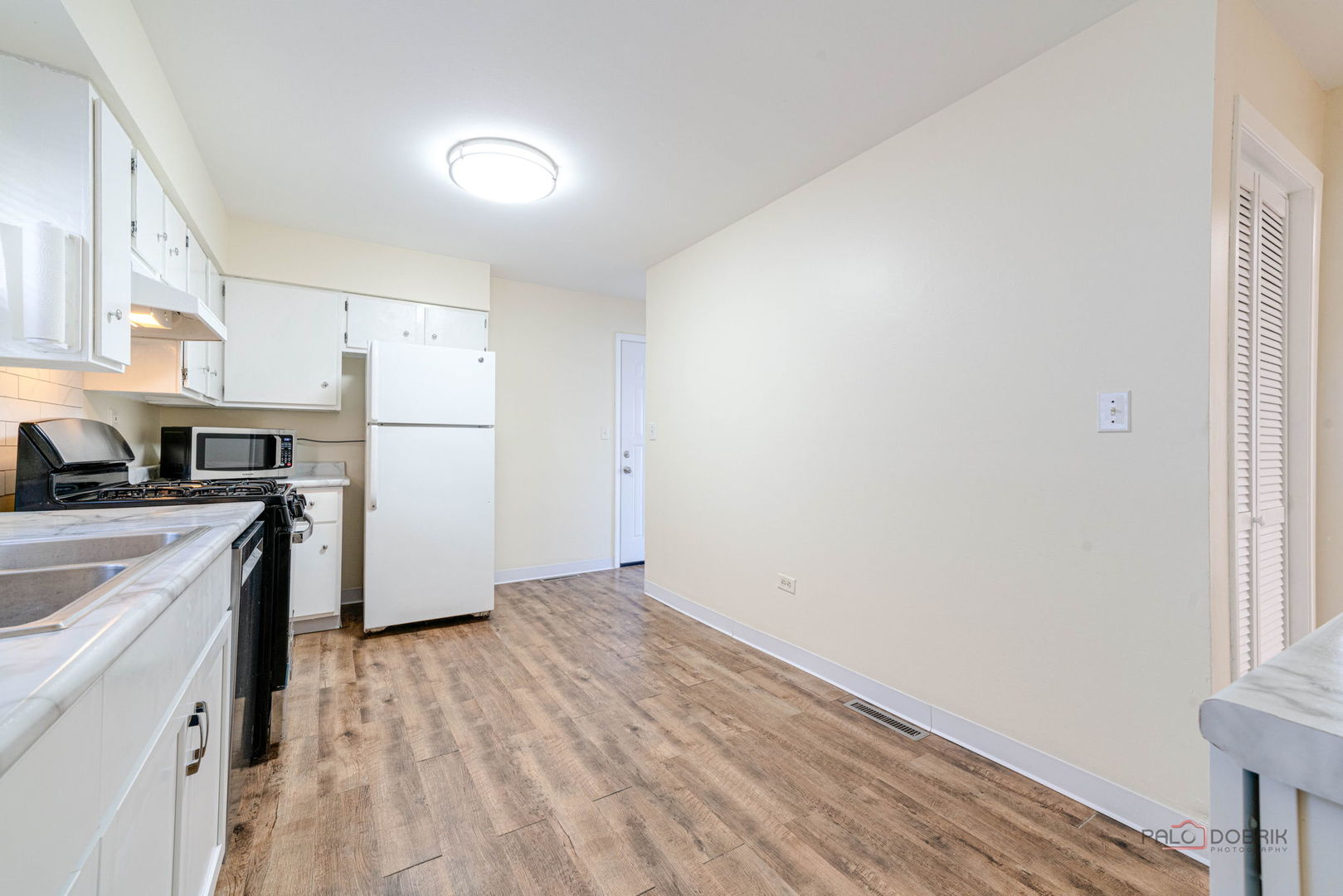 209 E Pineview Drive, Round Lake Park, IL 60073