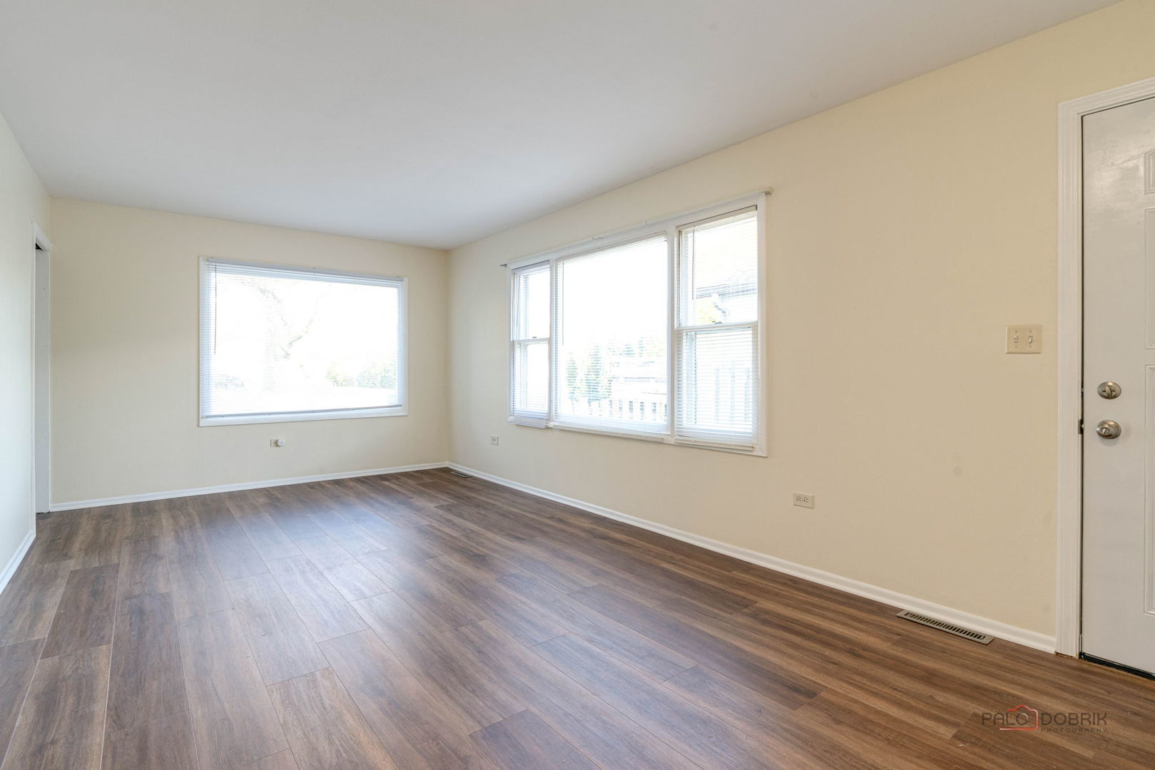 209 E Pineview Drive, Round Lake Park, IL 60073