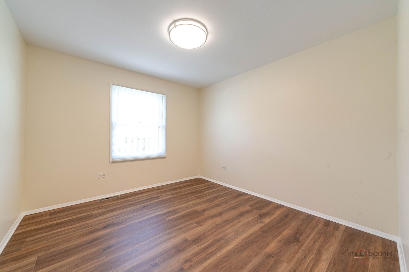 209 E Pineview Drive, Round Lake Park, IL 60073