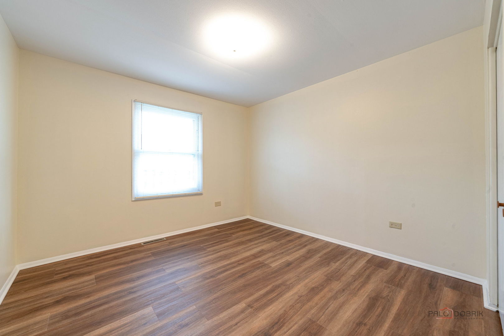 209 E Pineview Drive, Round Lake Park, IL 60073