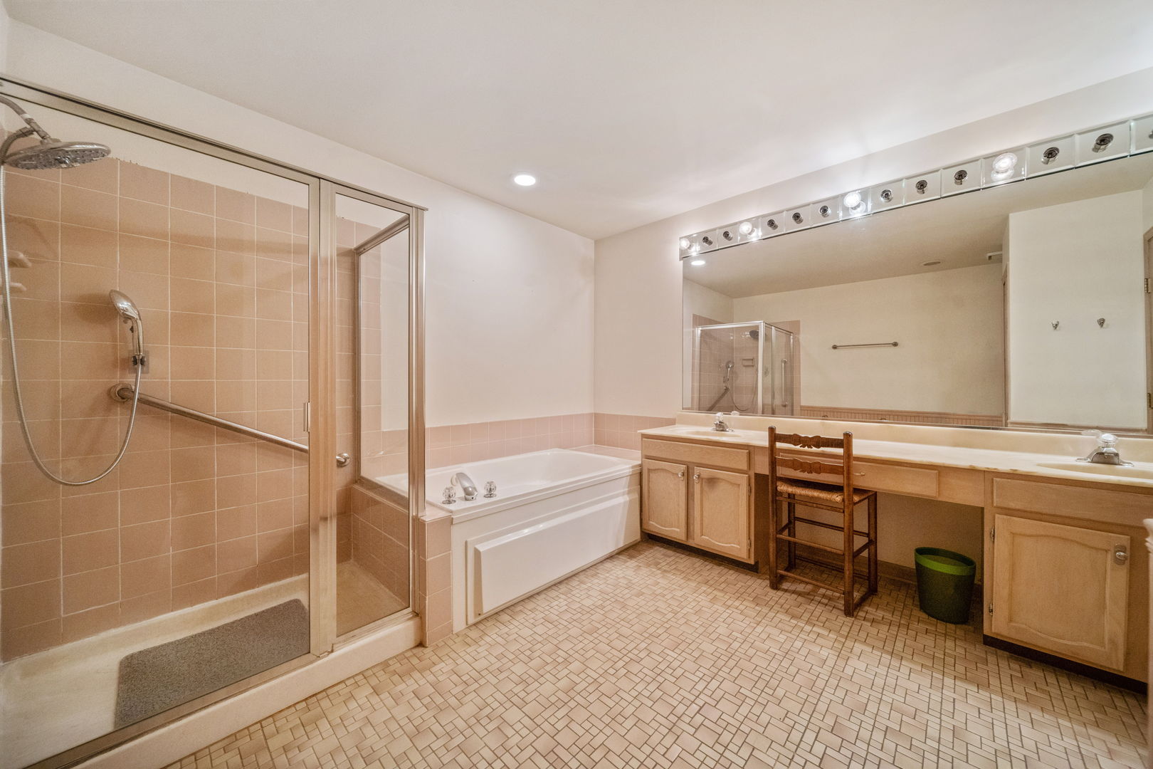 513 Rosebud Drive, Lombard, IL 60148