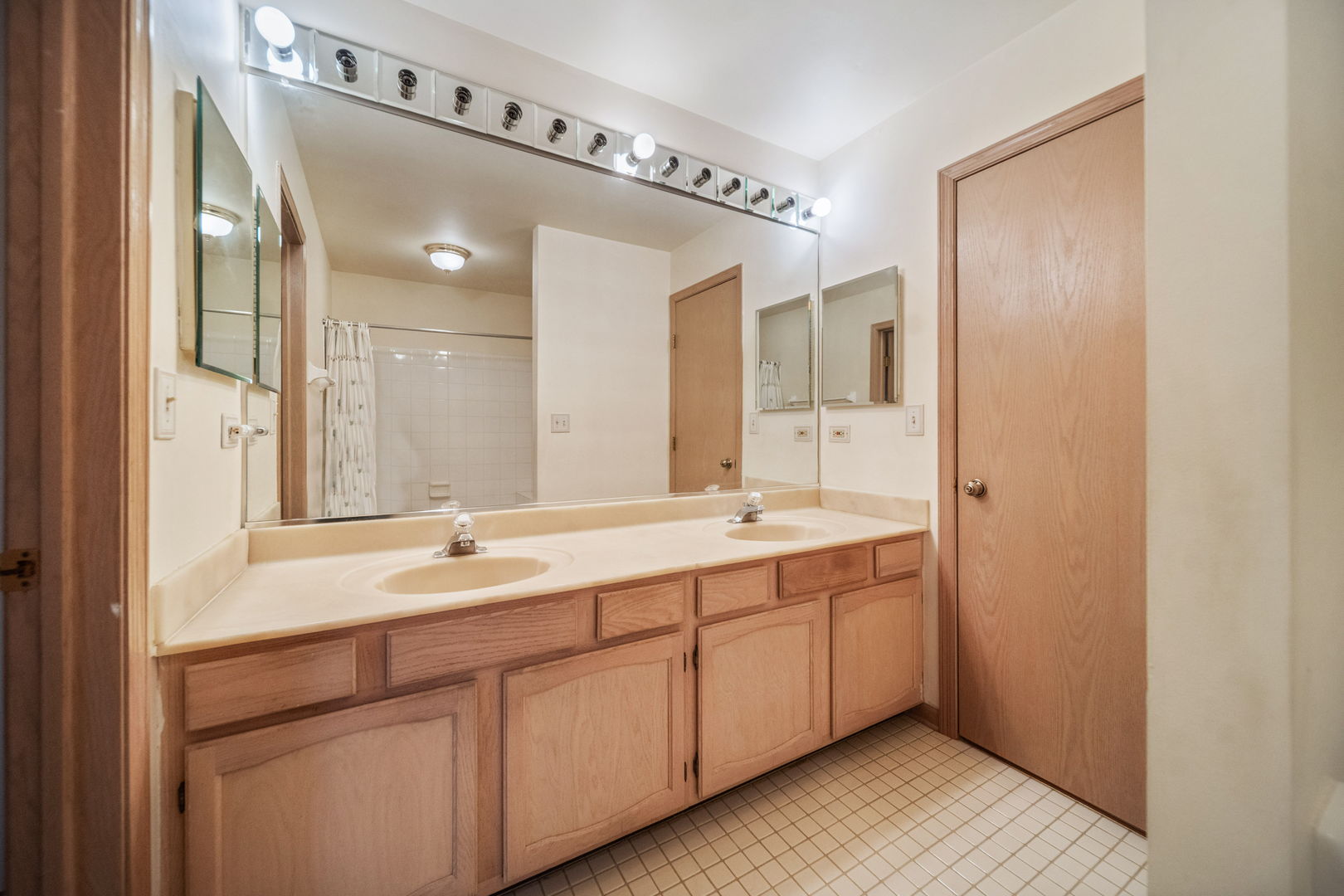 513 Rosebud Drive, Lombard, IL 60148