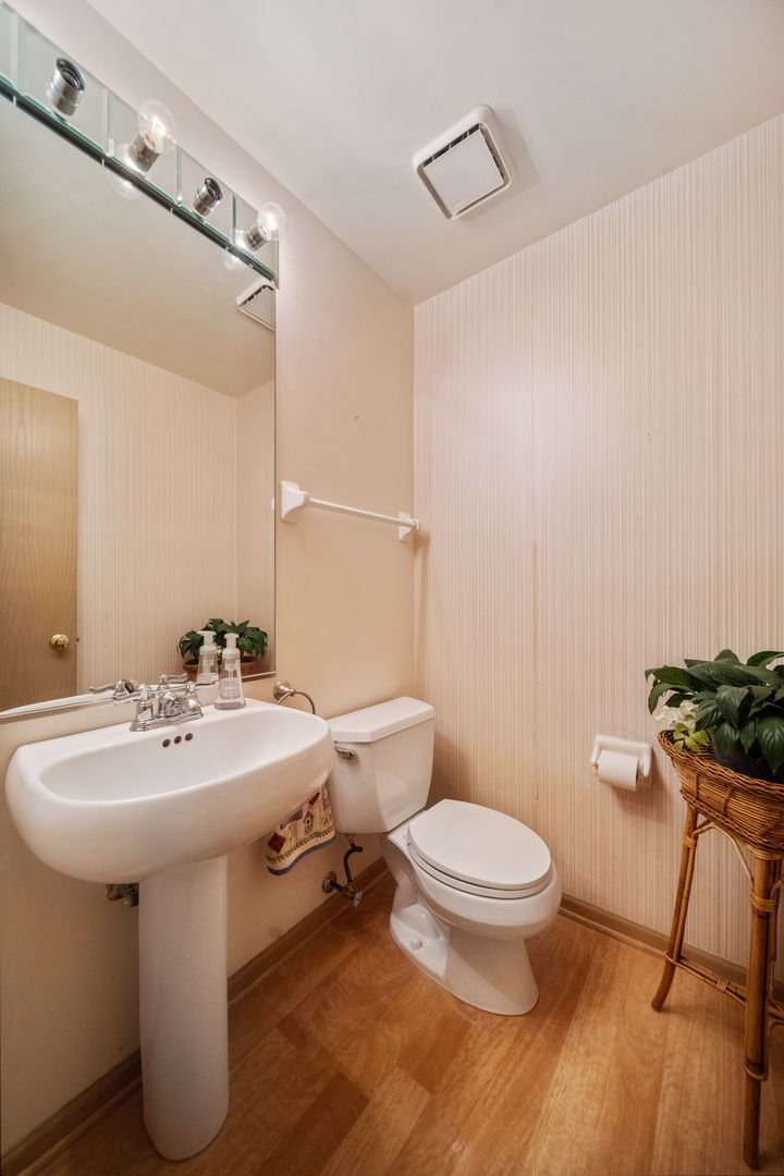 513 Rosebud Drive, Lombard, IL 60148