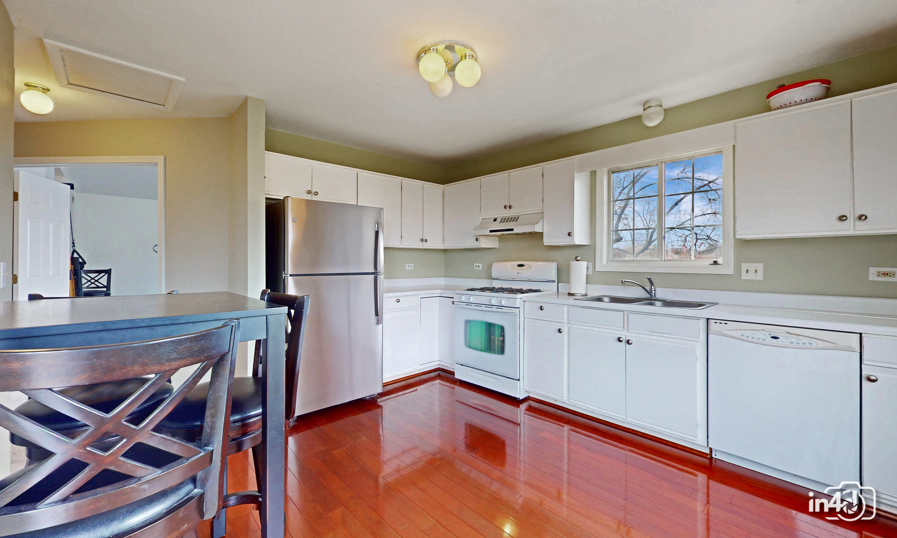 2450 Raleigh Court #2, Schaumburg, IL 60193